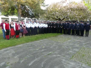 Beim Ehrenabend überreichten die Abordnungen der Kirwaleit und der Feuerwehr Sulzbach-Rosenberg ihre Patenschafts-Geschenke.