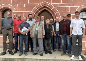 Roland Kraus (FG), Matthias Niebler (FG), Günter Haller (FG), Georg Aures (FG), Stefan Frank/Bürgermeister, Hans Aures (FG), Hans-Jürgen Strehl (Stadt), Hans Ertel (FG), Johann Hauenstein (FG), Josef Bühler (FG), Klaus Kurz (Stadt), Jonas Brüderlein (st. Leiter Amt für Breitband, Digitalisierung und Vermessung), Maximilian Kronen (Leiter Amt für Breitband, Digitalisierung und Vermessung)